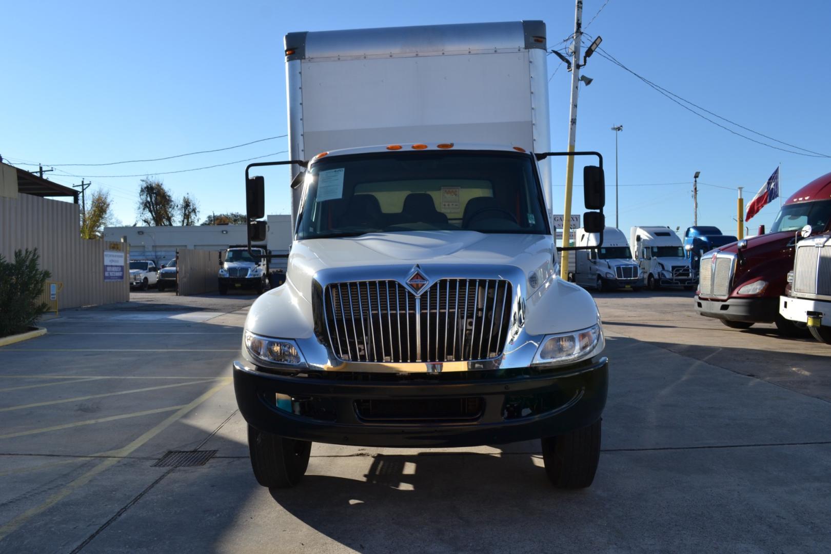 2016 WHITE /GRAY INTERNATIONAL 4300 with an CUMMINS B6.7L 260HP engine, ALLISON 2100HS AUTOMATIC transmission, located at 9172 North Fwy, Houston, TX, 77037, (713) 910-6868, 29.887470, -95.411903 - 25,999LB GVWR NON CDL, SUPREME 26FT BOX, 13'6FT CLEARANCE , HEIGHT 103" X WIDTH 102", MAXON 3,000LB ALUMINUM LIFT GATE, AIR RIDE, DUAL 40 GALLON FUEL TANKS, POWER WINDOWS & LOCKS, BENCH SEAT, RAMP, E-TRACKS - Photo#1